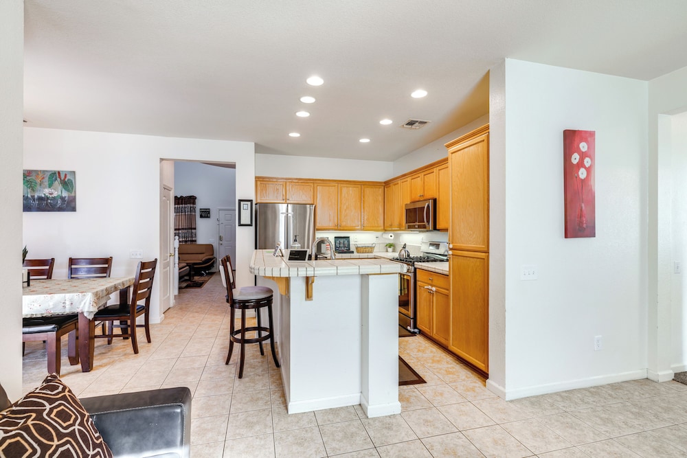 Spacious Turlock Home ~ 1 Mi to University!