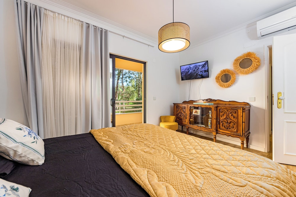 2 Bed-sleeps 4-vilamoura Beach-pool-spa-balcony
