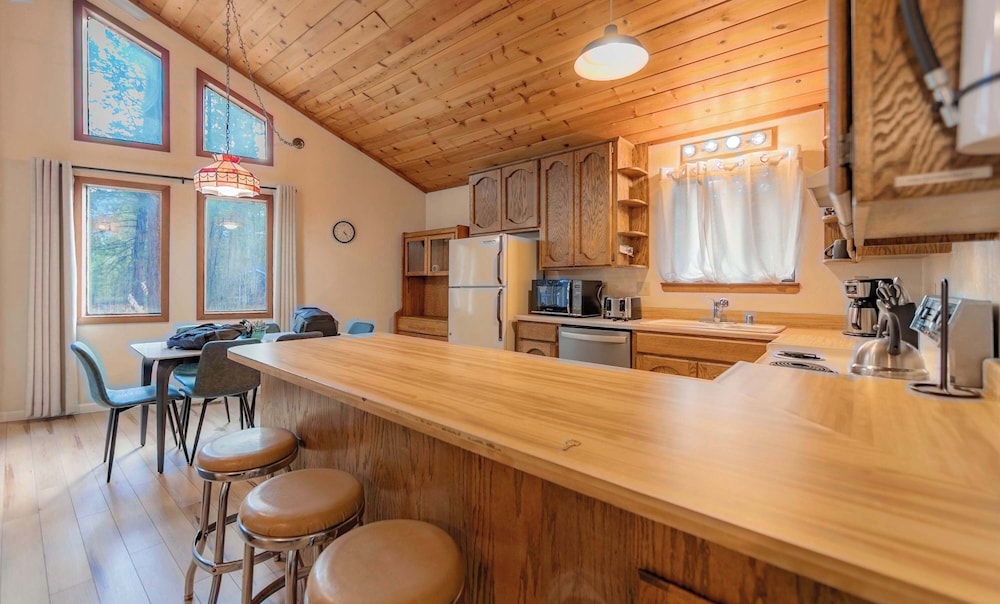 Oglala Little Lodge - Cabin Getaway