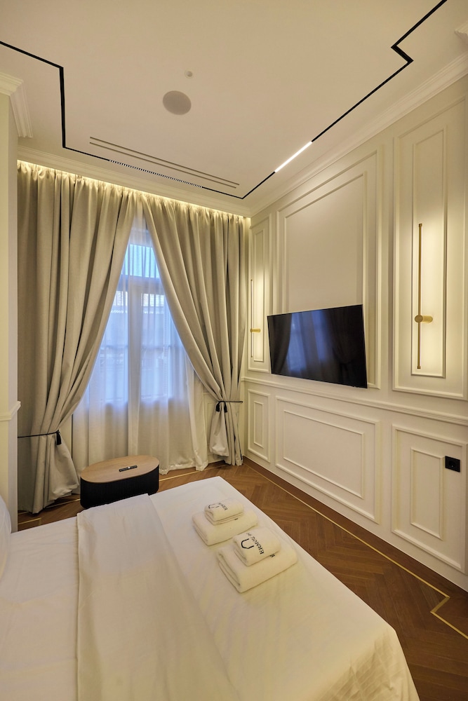 Ermou 99 Intelligent Private Suites
