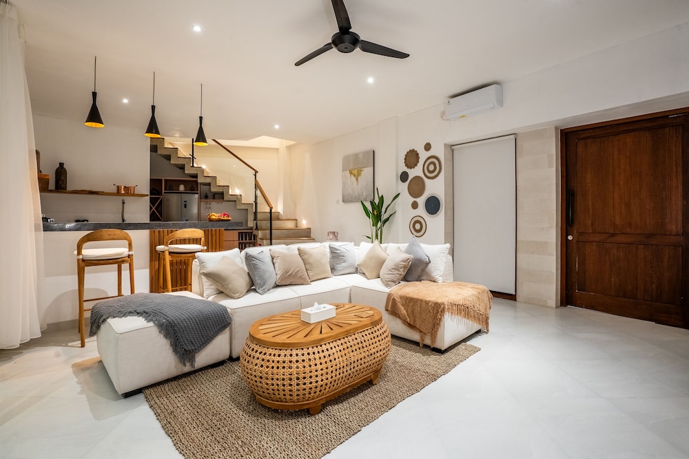 Villa Ozkar - Elegant 3 Bedroom Villa with Pool & Sunset Terrace view 5