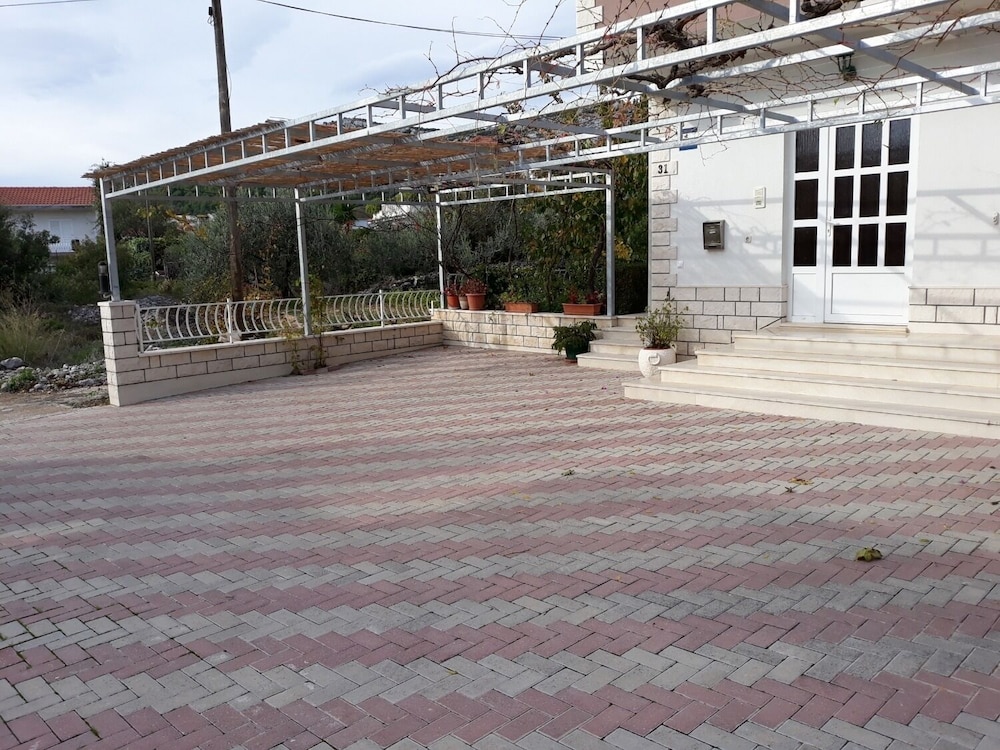 Photo 8