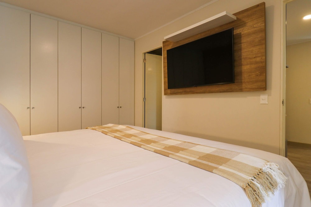 w Prestigious 3BR w Great Balcony in Miraflores