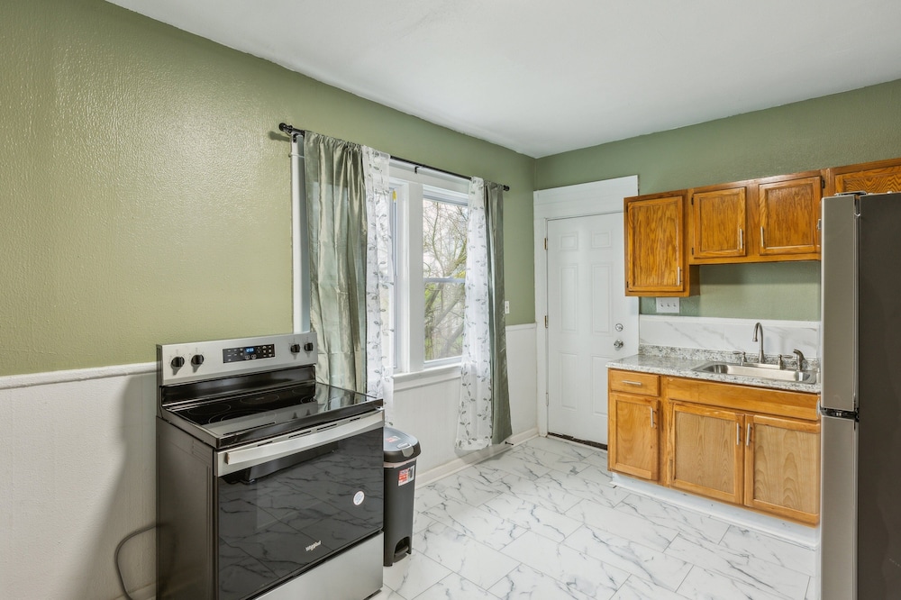 Comfy 3br Flat Close To The Falls 3 Bedroom Apts