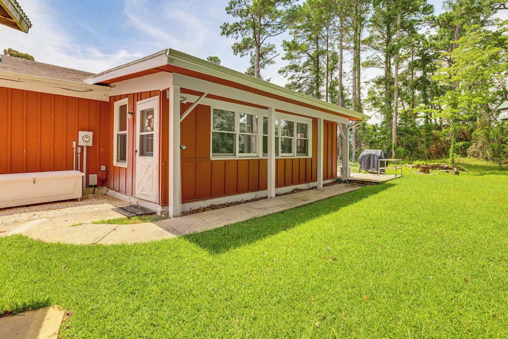 4 Mi to Radio Island Beach: Family Cottage