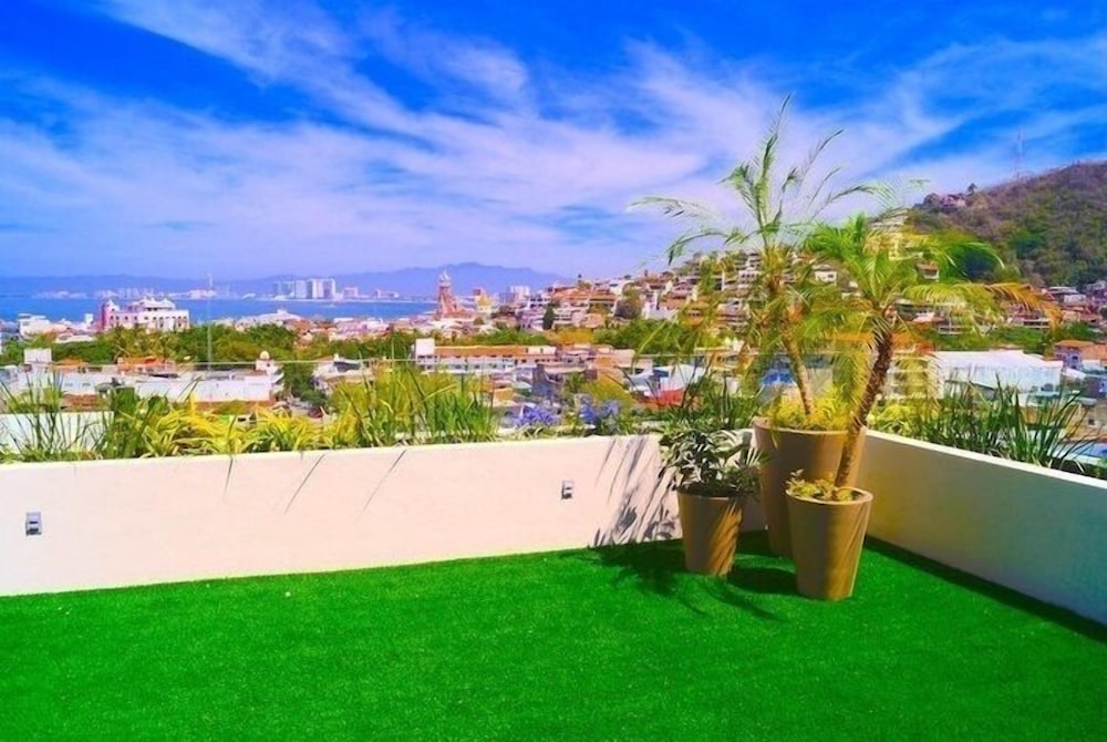 ROMANTIC ZONE ZENITH STUDIO