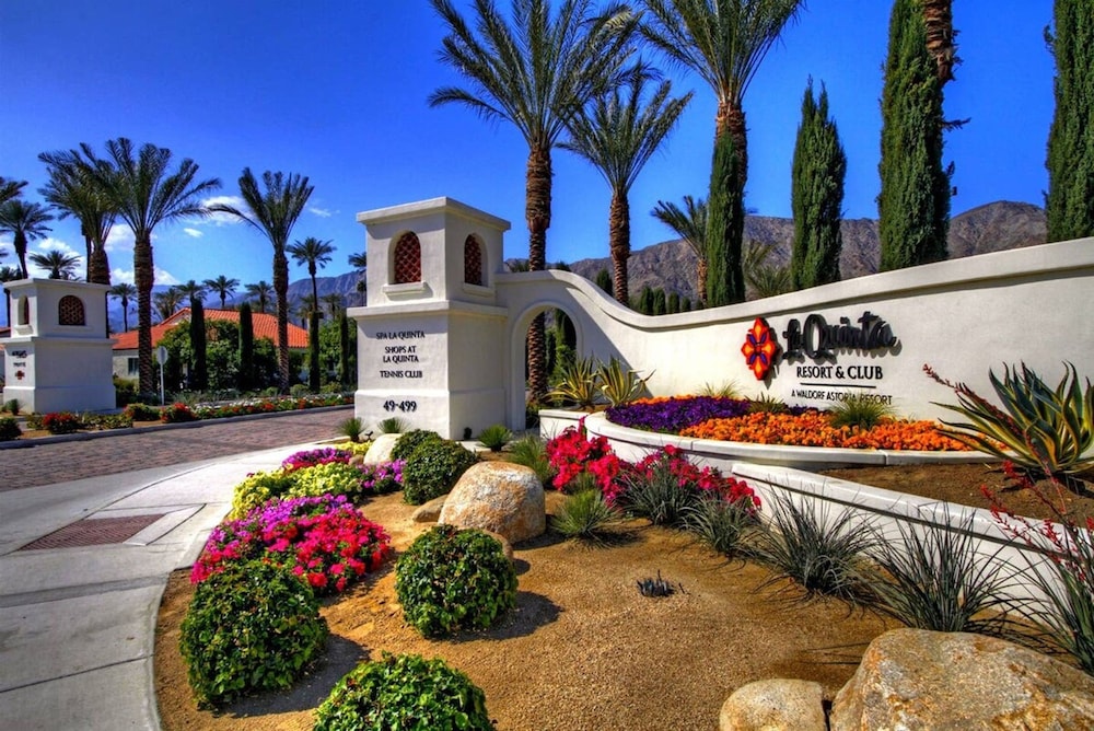 Stunning 5 Star Home Retreat Private Pool Spa BBQ 4 BR
