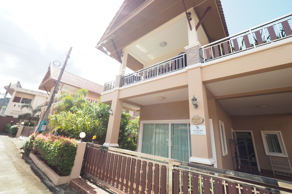 Lana Pool Villa