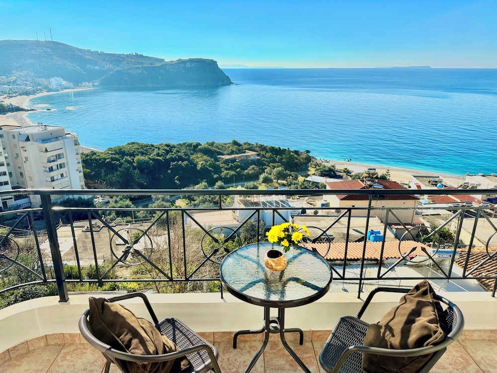 Roomers Himara