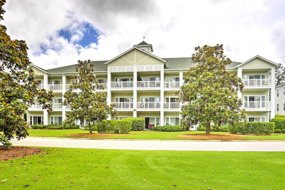 Relax by Pool & Golf: Chic Myrtle Beach Condo view 3