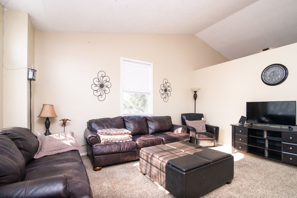 Heart Of Ogden, 25 Minutes To Snowbasin Ski Resort 3 Bedroom Duplex by Redawning view 3
