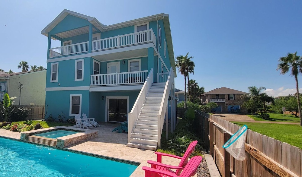 Tranquil Turquoise Retreat