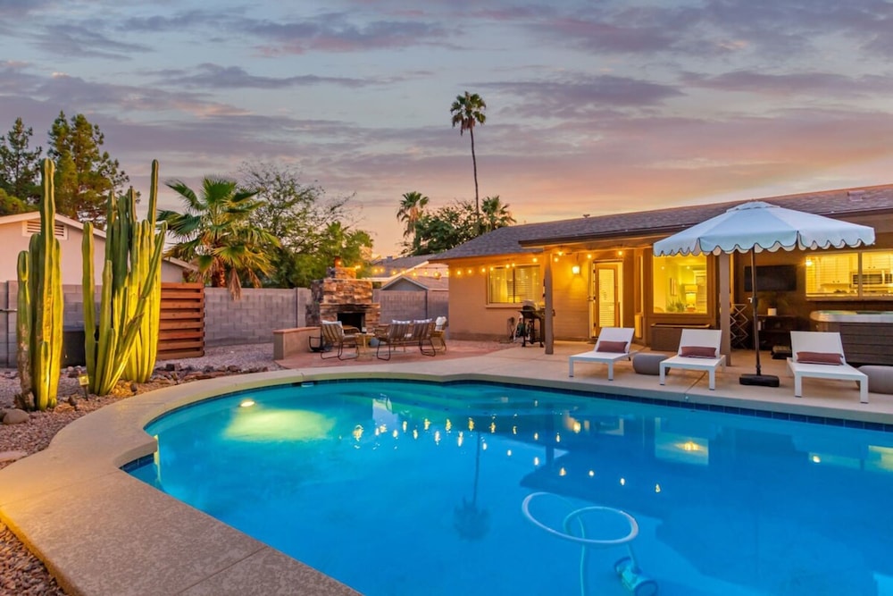 Greenway Oasis Heated Pool Spa Mural Putt Grn