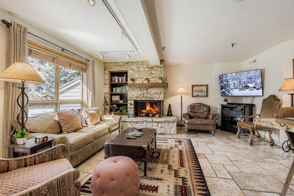 Charming 2br Escape Hot Tub, Bbq & Mountain Comfort 1424 2 Bedroom Condo