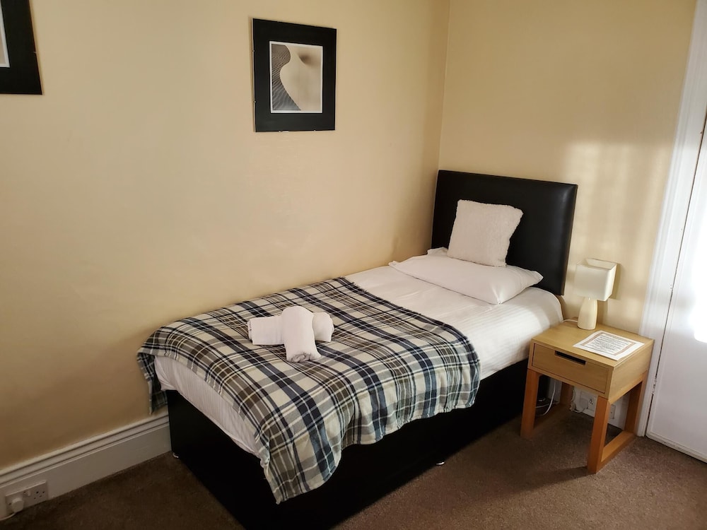 The Queens Arms Hotel