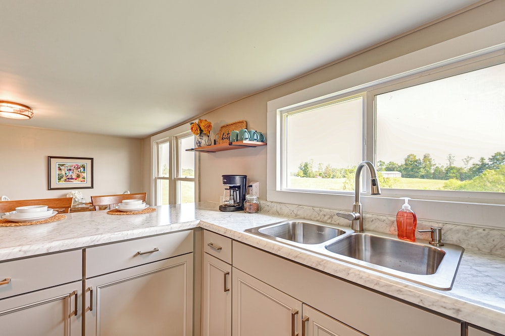 Rock Climb, Hike, Relax! Quiet Beattyville Retreat