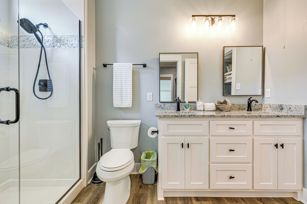 Waterfront Oasis in Dauphin Island - Shared Perks!