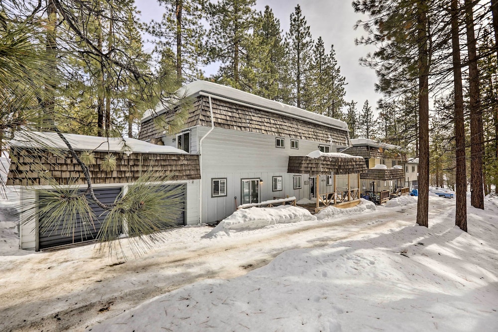 Zephyr Cove Vacation Rental: 1 Mi to Lake Tahoe! view 3