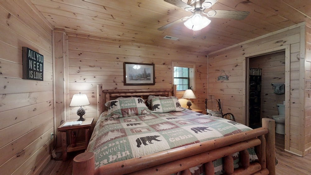 Karen's 2 Bedroom Cabin by RedAwning view 3