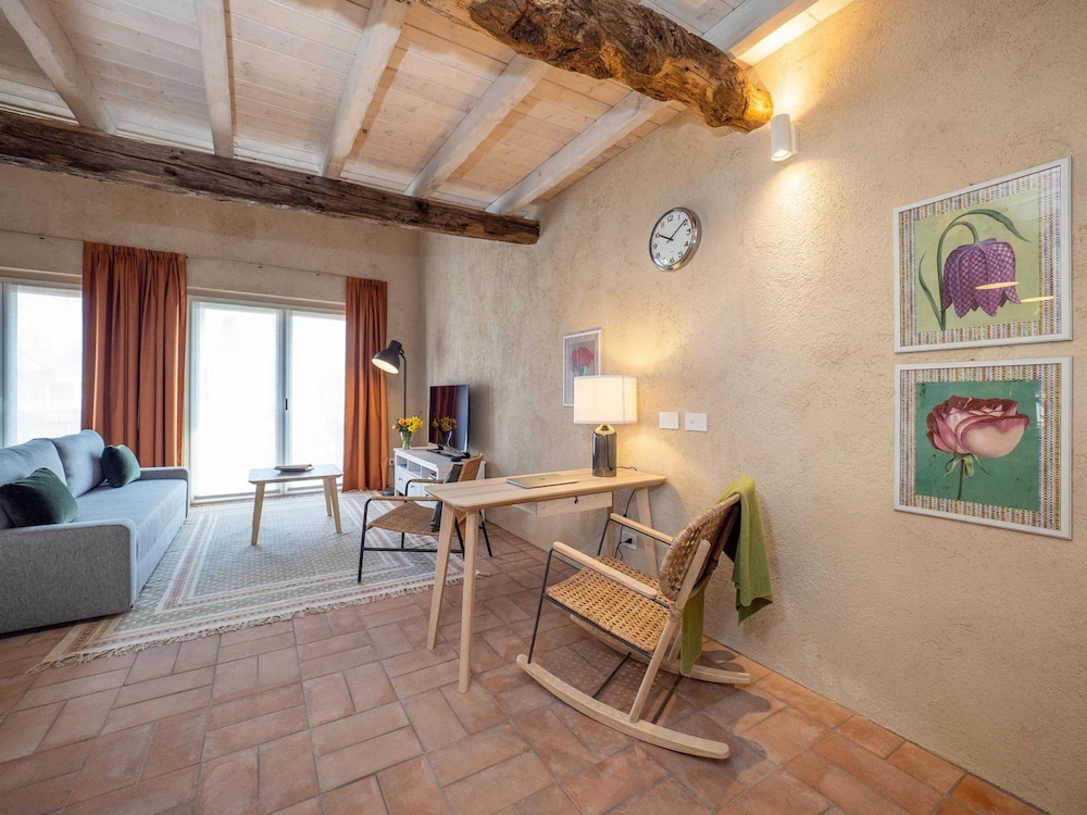 Green Lodge - Apartment 5 - 1 BR 1 Bath