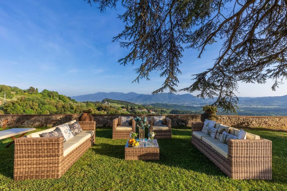 Villa Borbone - Perched on the Lucca Hills view 5