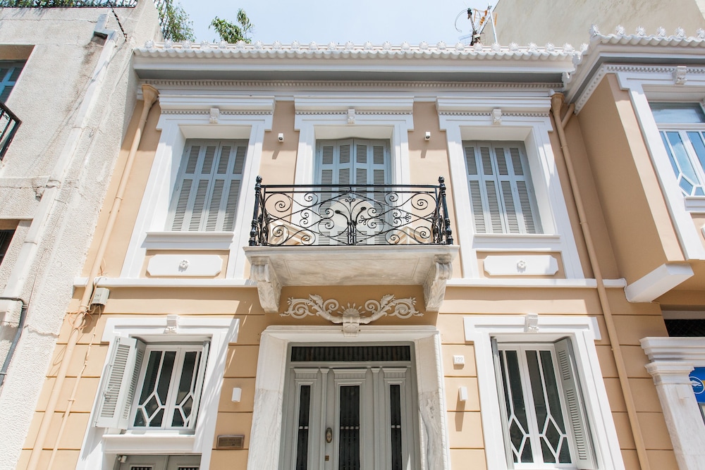Step One - Luxury Suites right in the heart of Acropolis next to metro station