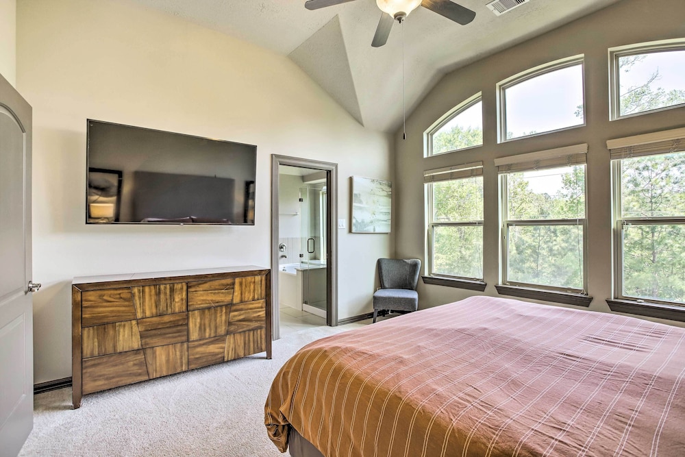 Family-friendly Spring Townhouse w/ Backyard!
