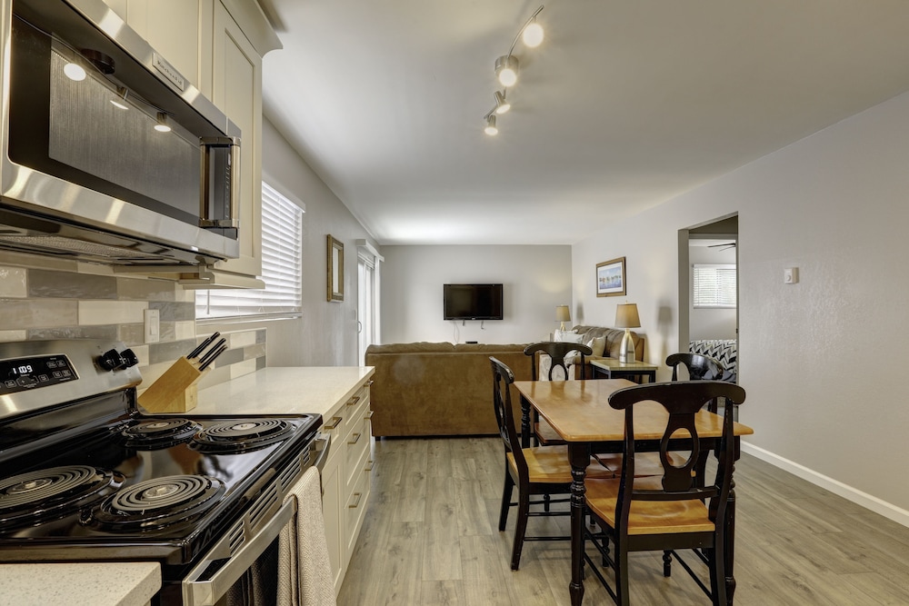 220 #7 Ocean View Ave 2 Bedroom Condo by Redawning view 3