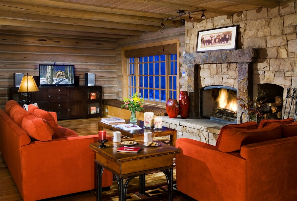 Private Unique On-mtn 4br 4ba 4 Bedroom Cabin by RedAwning