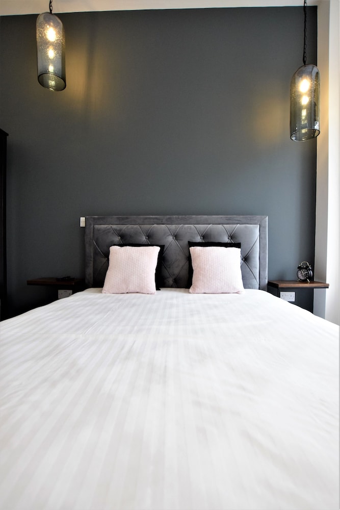 The Hubert - Your Apartment view 2