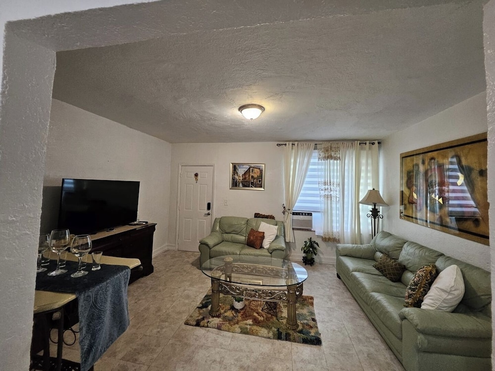 Pet-friendly Brickell Stay Near Beach & City
