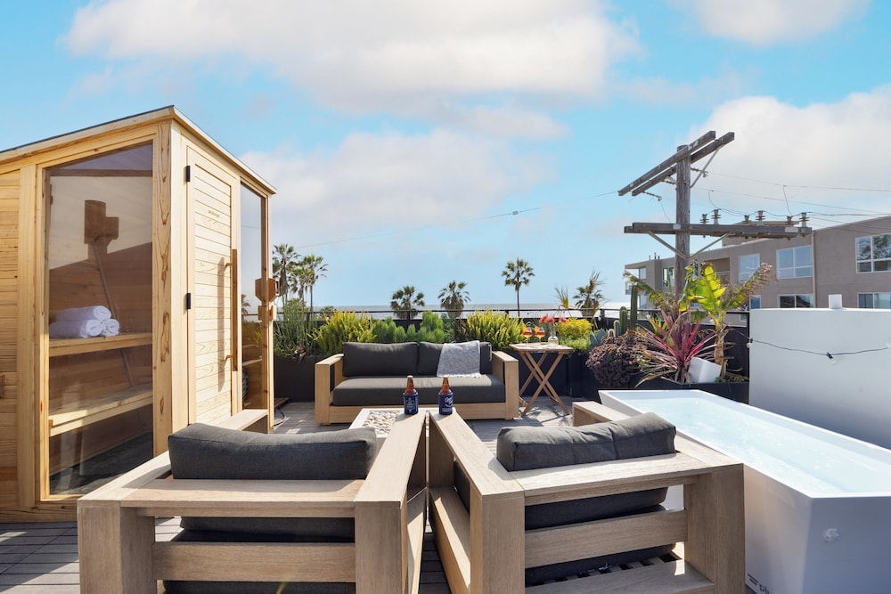 Venice View by Avantstay Walk to Venice Beach Rooftop, Ice Bath, Luxe Design