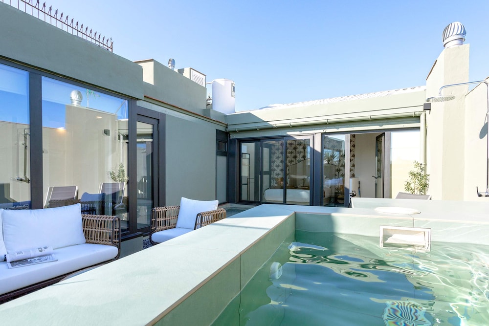 Cozy 3BD Duplex With Private Pool in Seville Center Gran Poder III
