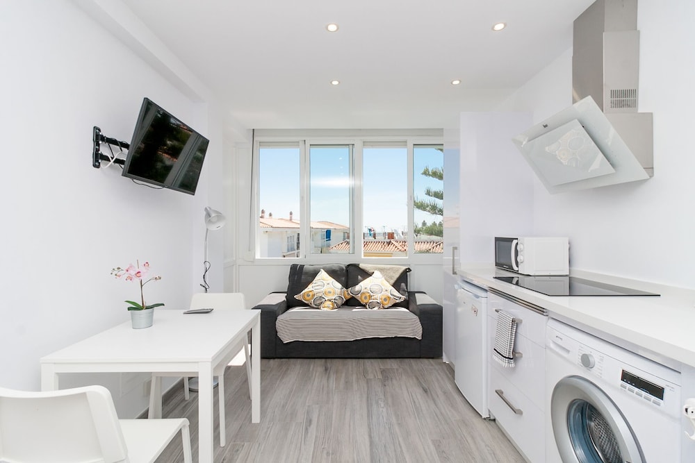 Cool and White Apartment Torrecilla Playa view 5