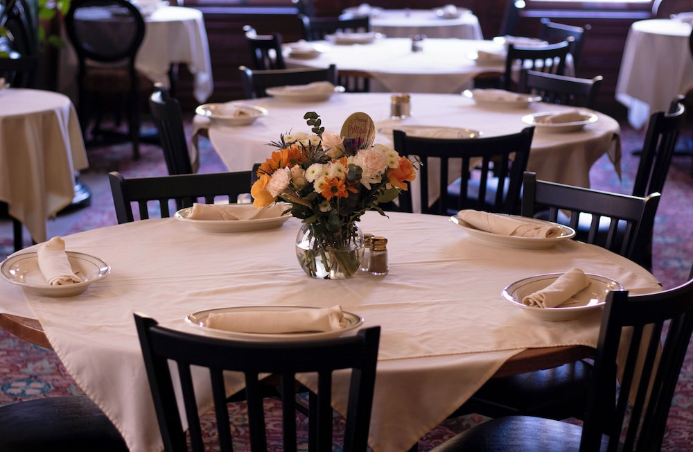 The Kalamazoo House Downtown Hotel & Suites