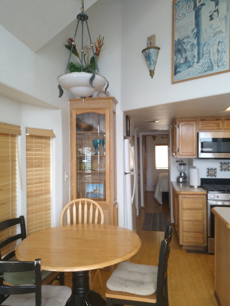 Ocean Front Cabin 11 w Jacuzzi Superb Views