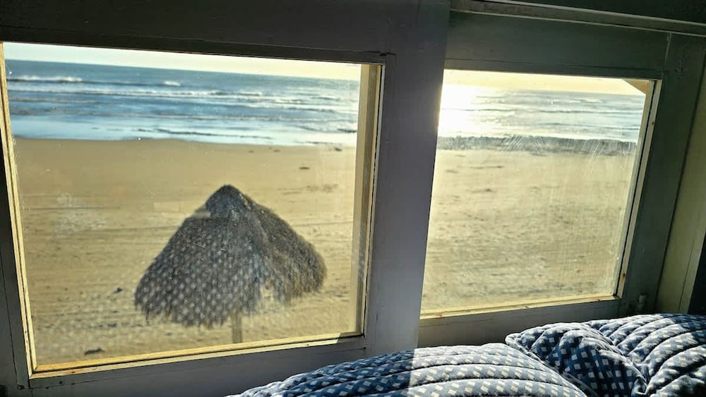 Romantic Seaside Casita w Pool AC Fire Sunsets