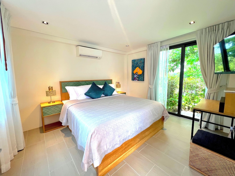 Villa Azure with Pool in Riverhouse