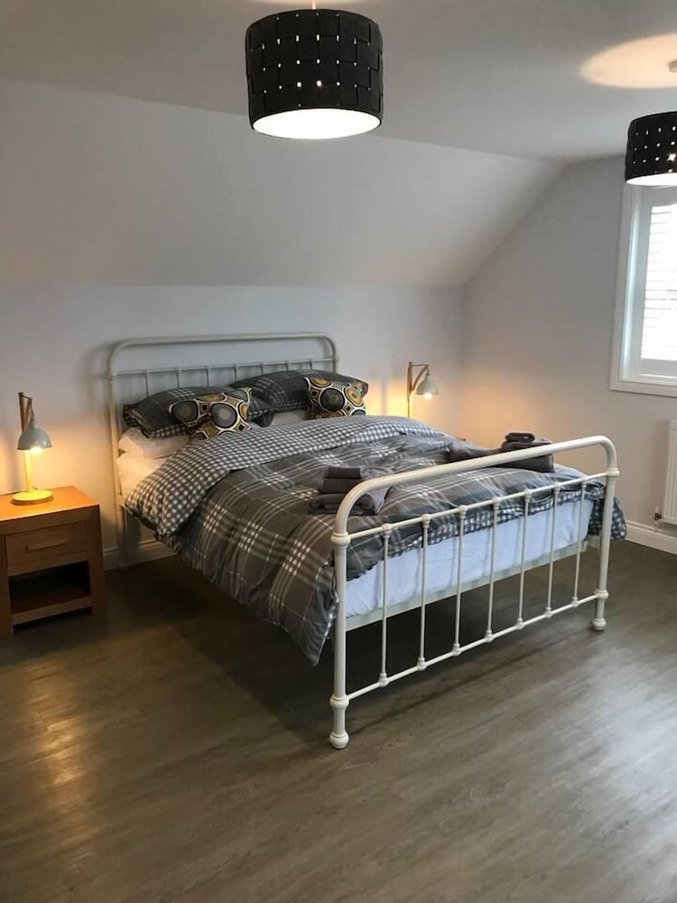 High Specification Coach House, Ebford view 5