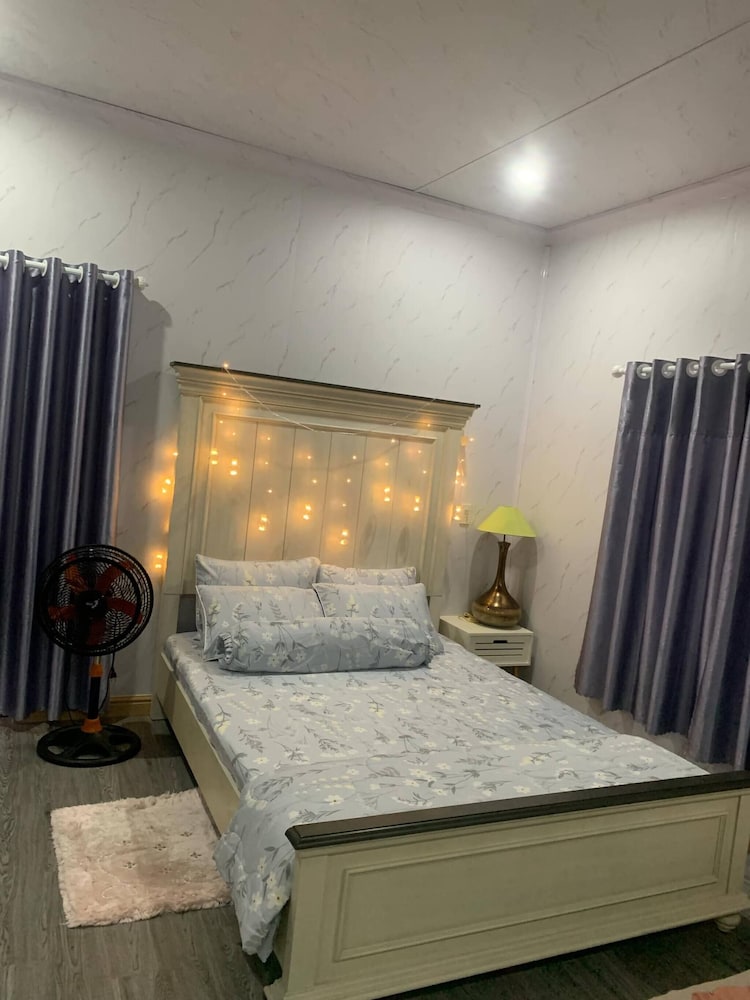 Ruby House, 3 Bedroom Apartment, Beachside