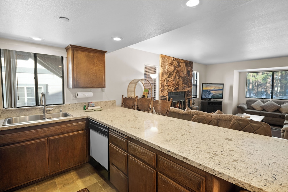 Summit X-ross Roads Condo