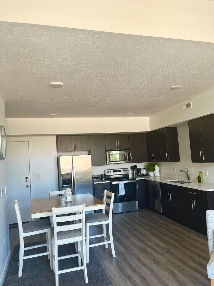 Cozy Modern Resort Inspired Apt