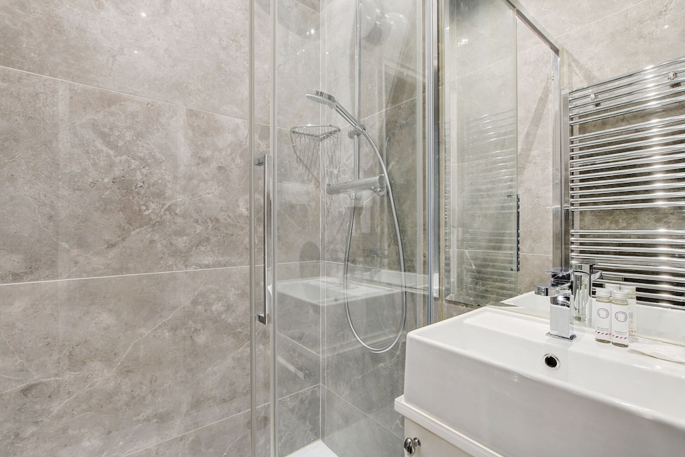 Charming Apartment - 1br/4p - Place Victor Hugo