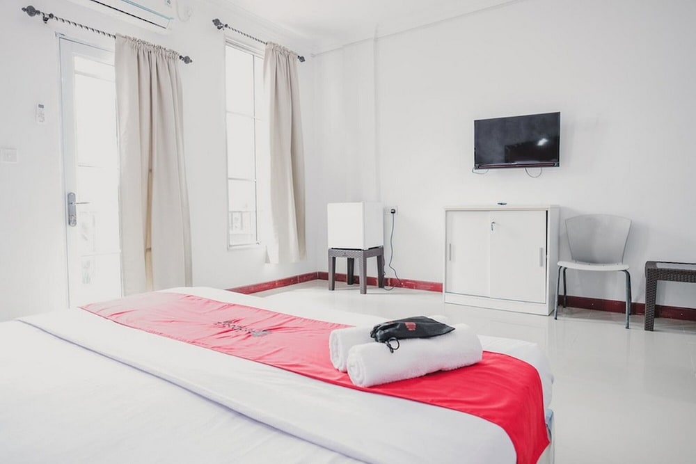 RedDoorz near Nagoya HIll Batam 4 view 5