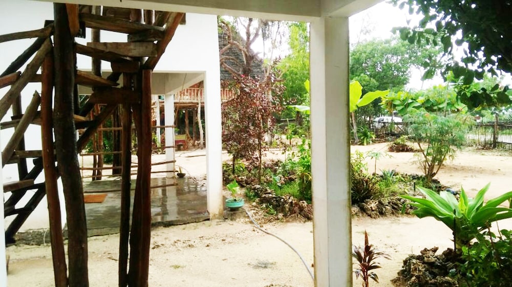 Tuna Lodge