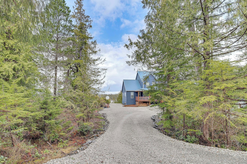 Fish & Hike: Apartment w/ Pool Table in Ketchikan!