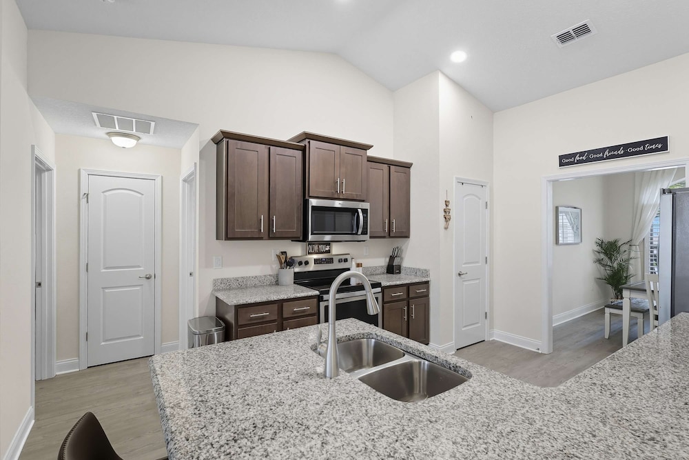 Modern 4BR Retreat Near Beach Heated Pool