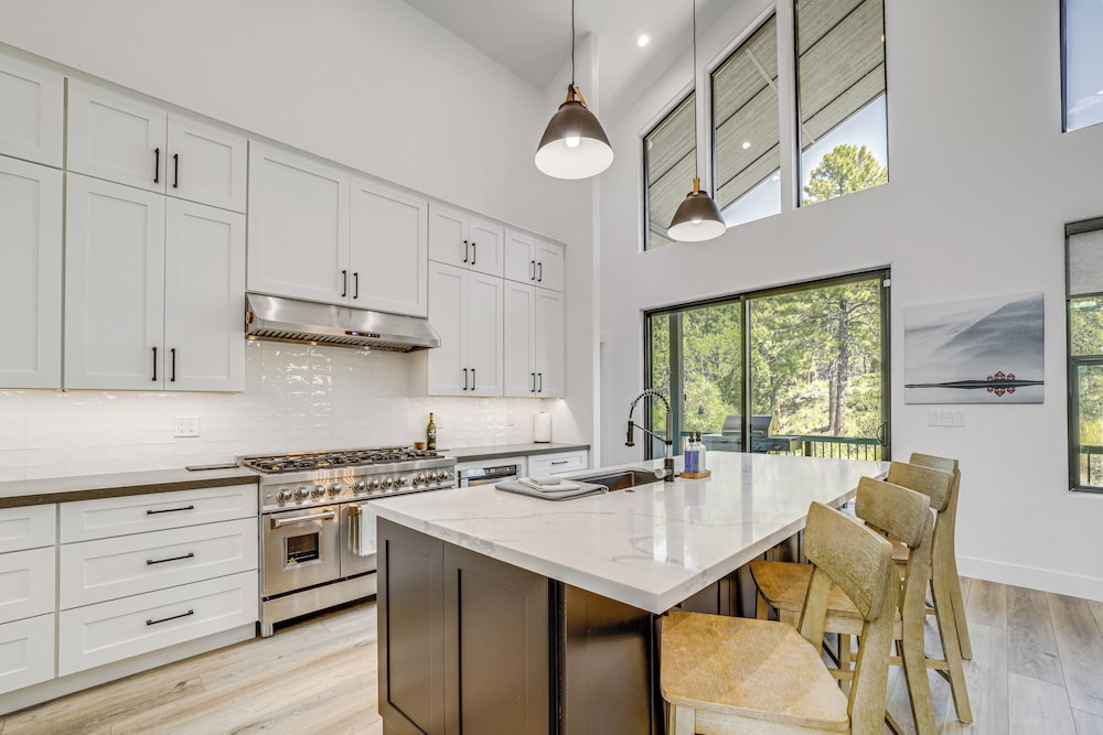 Luxe Pine Home w/ Tonto National Forest Access!