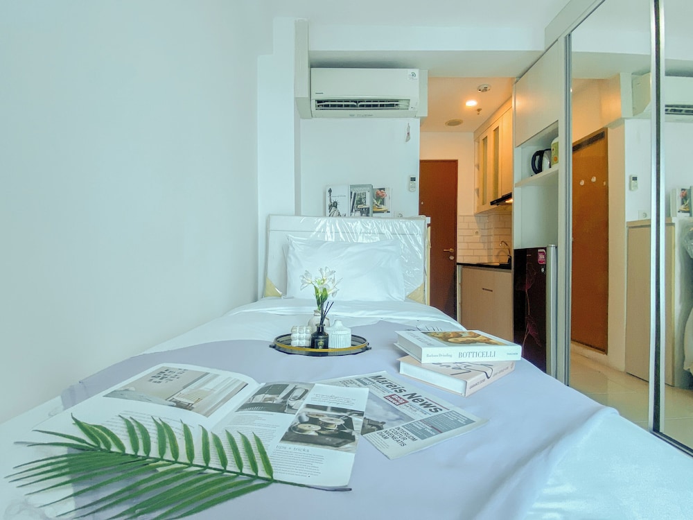 Comfy And Minimalist Studio Apartment At Tifolia