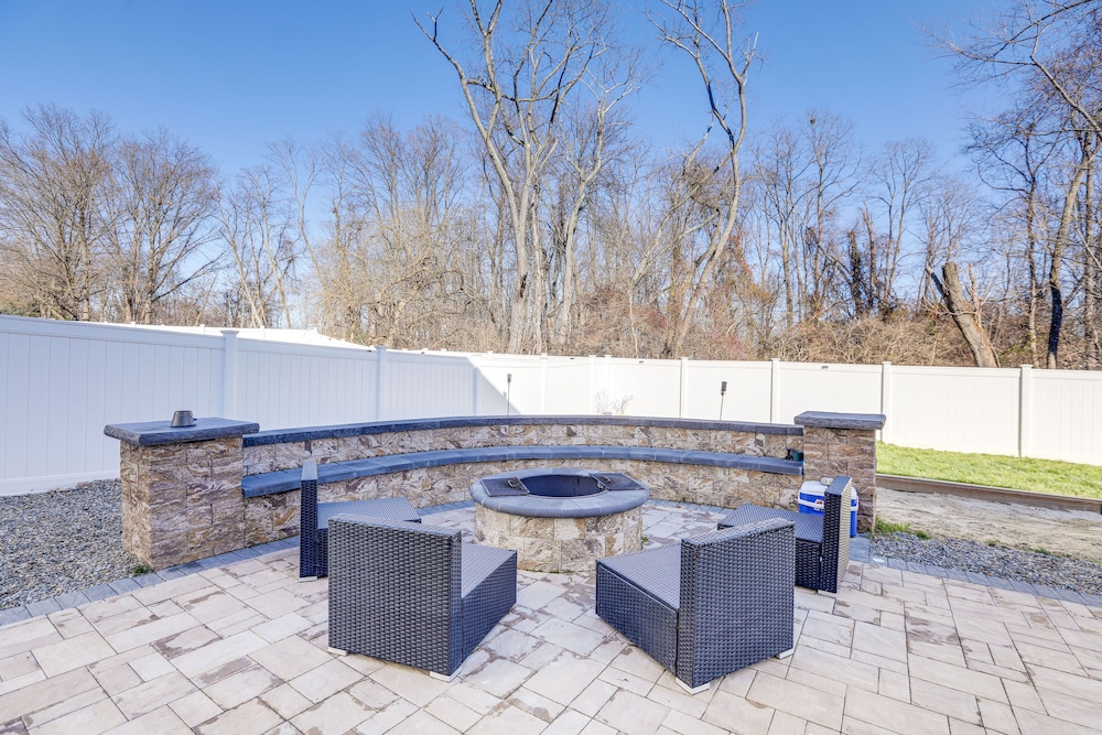 Spacious Ewing Township Home: Home Gym & Deck! in Trenton, US